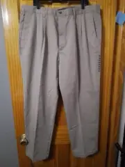 Dockers Pants Mens 42x30 Beige No Wrinkle Classic Khaki Twill Pleated NWT $46
