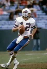 Joe Ferguson Buffalo Bills drops back to pass v the Baltimore Colt- Old Photo 7