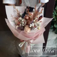 在飛比找momo購物網優惠-【ann flora】粉色系乾燥畢業花束(主要為各式乾燥花)