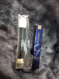 在飛比找Yahoo!奇摩拍賣優惠-雅詩蘭黛 Estee Lauder 粉底刷+遮瑕膏泡棉刷