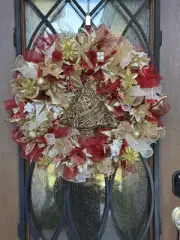 One of a kind handmade wreath door hanger/decoration. 24”