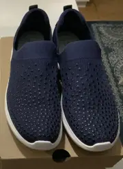 NIB WOMENS Clark’s CLOUDSTEPPERS NOVA GROVE, SLIP ON SNEAKERS SIZE 9, DARK NAVY