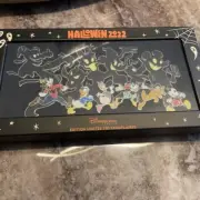 2022Disneyland Paris Halloween Mickey & Friends Glow in the Dark Jumbo Pin LE700