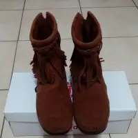 在飛比找蝦皮購物優惠-［Minnetonka Moccasin] 正版 莫卡辛 經