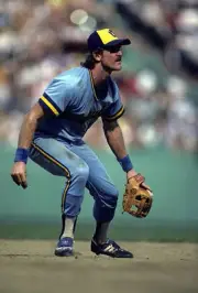 Shortstop Robin Yount Milwaukee Brewers is ready to move for the b- Old Photo