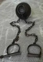 Prison Antique Leavenworth Ball Chain Kansas Cast iron Ball Shackles Cuffs W key