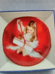 Pemberton & Oaks A Gift for Laurie Miniature Plate by Donald Zolan NIB