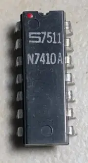 Signetics N7410A Triple 3 Input NAND Gate - NOS - Vintage 1975 Date Code