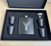 Best Gift. Flask set.