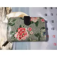 在飛比找蝦皮購物優惠-(全新) Cath Kidston 錢包 品牌經典款印花中夾