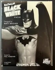 DC Direct Batman Black and White Statue by Matt Wagner LE #1433/4500 NIB!