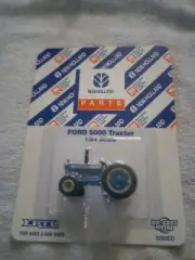 New Holland Ford 5000 Tractor By Ertl 1/64 Scale 1997