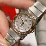 珊妮二手 OMEGA 歐米茄 星座系列 25MM 雙圈鑽石 貝母錶盤 18K金 石英錶 腕錶 女士手錶 現貨