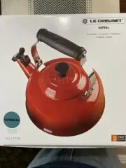LE CREUSET 1.7 QT CARIBBEAN BLUE ENAMEL ON STEEL TEA KETTLE NIB
