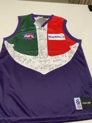 2008 Fremantle Dockers Signed Guernsey BNWT