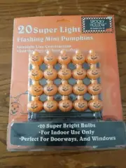 Vintage NEW Old Stock 20 Super Lights Flashing Mini Pumpkins Halloween Decor