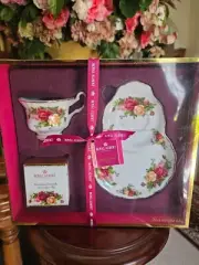 Royal Albert Fine Bone China Boxed Tennis Snack Biscuit Set Old Country Roses