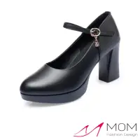 在飛比找momo購物網優惠-【MOM】真皮跟鞋 粗跟跟鞋 一字跟鞋/真皮純色一字釦帶造型