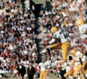 Football Green Bay Packers Willie Wood Jumping 1962 Old Photo