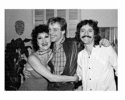 DOUG HENNING, CHITA RIVERA BACKSTAGE WITH MARK HAMILL / Magician Photo Reprint