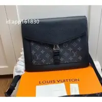 在飛比找Yahoo!奇摩拍賣優惠-【二手正品】LOUIS VUITTON OUTDOOR 翻蓋