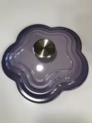 NEW-Le Creuset Cast Iron 2-1/4qt Flower Cocotte Oven ~ Blue Bell Purple