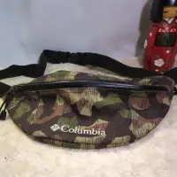 在飛比找蝦皮購物優惠-品牌 Columbia 哥倫比亞 防潑水潮流腰包- 迷彩，外