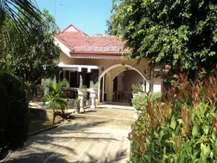 內貢博度假村莊旅館Negombo Holiday Village