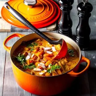 【Le Creuset】典藏琺瑯鑄鐵鍋圓鍋 18cm(火焰橘-鋼頭)