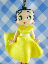 在飛比找樂天市場購物網優惠-【震撼精品百貨】Betty Boop 貝蒂 手機吊飾-黃禮服