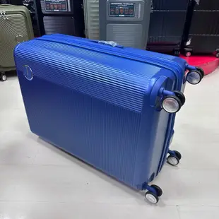 AT美國旅行者 GEMINA PRO行李箱UA4系列 極輕PC材質，堅韌耐衝擊 28吋大箱可擴充煞車輪密斯塔藍$9500