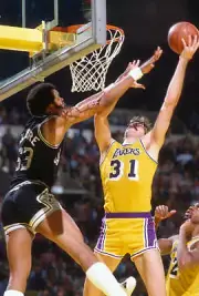 Kurt Rambis of the Los Angeles Lakers 1981 Basketball Photo 6