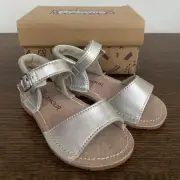 L'Amour Toddler Girls Silver Leather Stitch Down Open Toe Flat Sandal 7