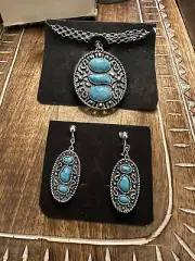 Rare Vintage Sarah Coventry Turquoise Silver Tone Necklace and Earrings Set