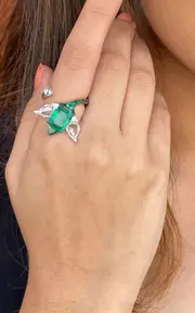 [VAK] 18K White Gold Eternal Garden Diamond and Emerald Ring