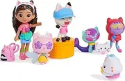 Gabby’s Dollhouse, Travel Themed Figure Set with a Gabby Doll, 5 Cat Toy Figures, Surprise Toys & Dollhouse Accessories, Kids Toys for Girls & Boys 3+