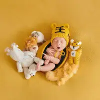 在飛比找蝦皮購物優惠-嬰兒攝影套裝 虎年新生兒拍照主題兒童攝影服裝影樓滿月嬰兒卡通