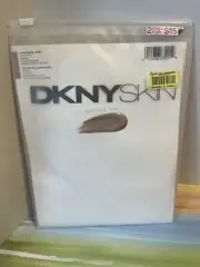 One pair DKNY Skin control top pantyhose Flutter size small 00N26