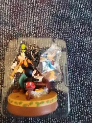 Disney Collectable Music Box With Movement Sing Along Pals Mickey,donald,goofy