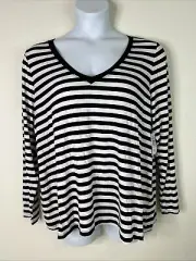 NWT Torrid Women 3 (3X) Blk/Wht Stripe V-neck Super Soft T-shirt Long Sleeve