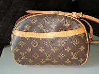 在飛比找Yahoo!奇摩拍賣優惠-LV  Louis Vuitton  路易威登LV蘋果斜挎中