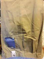 Dockers Khakis No Wrinkle Twill Mens Pleated Pants NWT Size 38x34 Tan NWT!