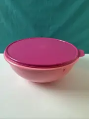 Tupperware Fix n mix Bowl 26 Cup Cake Bowl Pink With Fuchsia Pink Seal