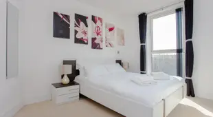 New Luxury 2 Bed Flat in Brixton - Sleeps Max 8