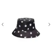 NWT Alice+Olivia’s Daisy Print & White Aoxfabfitfun Reversible Bucket Hat