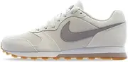 [Nike] Women's MD Runner 2 SE Trainers, Grey (Phantom/Atmosphere Grey-Gum LI 106)