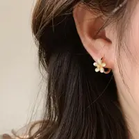 在飛比找momo購物網優惠-【Oni 歐妮】花樣年華-耳圈耳扣耳針穿式耳環耳釘耳骨環耳飾