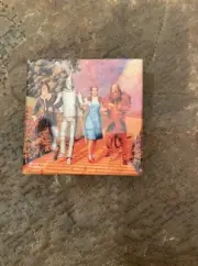 Retro Wizard Of Oz Dorothy White Vinyl Flip-open Square Mirror Compact