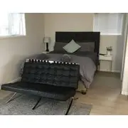Self Contained Studio Walking Distance To Mission Estate