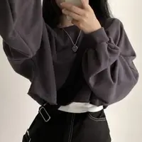 在飛比找momo購物網優惠-【D.studio】韓版寬鬆圓領素色長袖短版上衣(長袖上衣 
